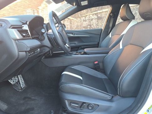 Used 2025 Toyota Camry SE FWD image 7