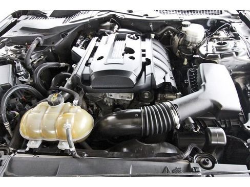 Used 2018 Ford Mustang Coupe w/ Black Accent Pkg RWD image 29