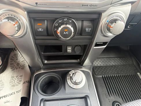 Used 2018 Toyota 4Runner SR5 AWD/4WD image 28
