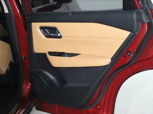 Used 2021 Nissan Rogue Platinum image 32