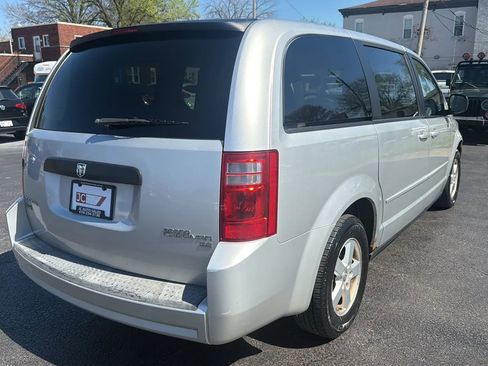 Used 2010 Dodge Grand Caravan SE image 5
