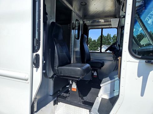 Used 2014 Ford E-350 and Econoline 350 Super Duty w/ A/C Prep Package image 20