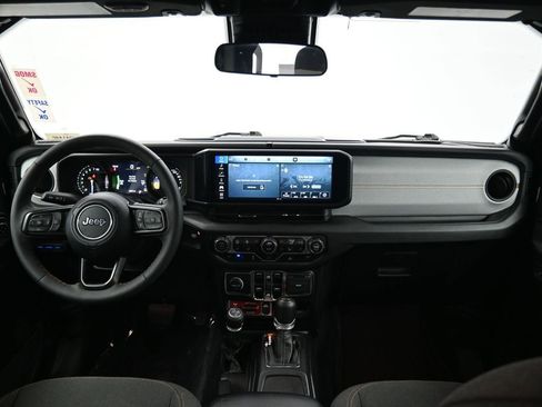 Used 2024 Jeep Wrangler Unlimited image 14