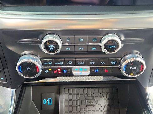 Used 2023 Ford F150 Lariat w/ Equipment Group 502A High image 36