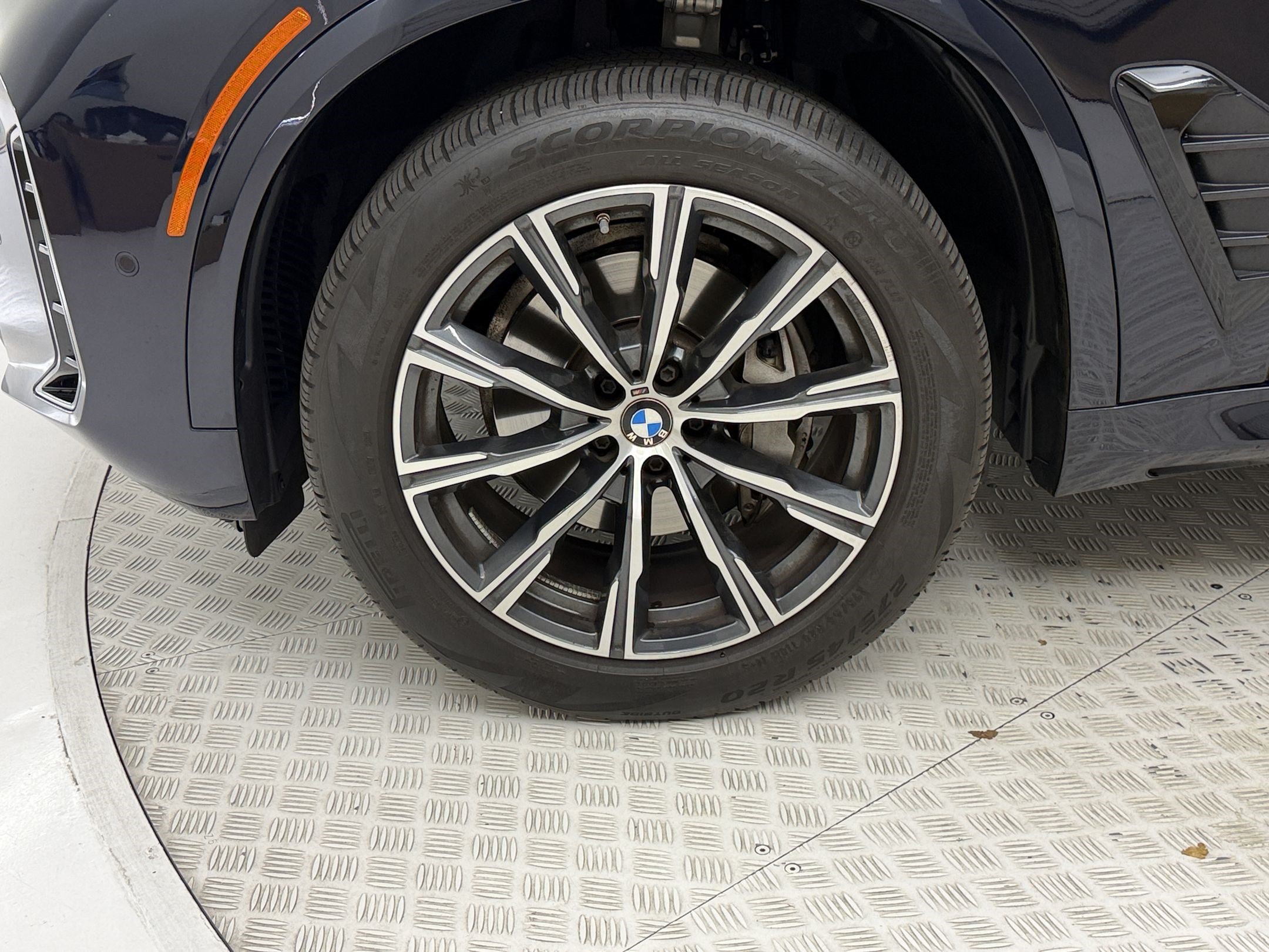Used 2024 BMW X5 sDrive40i w/ M Sport Package RWD image 13