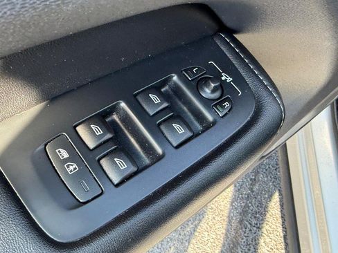 Used 2018 Volvo XC60 T6 R-Design w/ Convenience Package AWD/4WD image 16