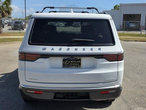 Used 2022 Jeep Wagoneer Series III w/ Premium Group I AWD/4WD image 3