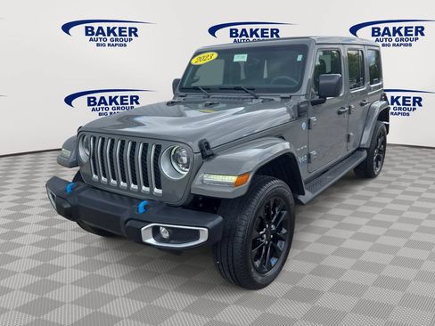 Used 2023 Jeep Wrangler Unlimited Sahara w/ Cold Weather Group AWD/4WD image 8