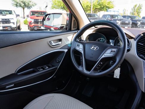 Used 2018 Hyundai Santa Fe SE AWD/4WD image 12
