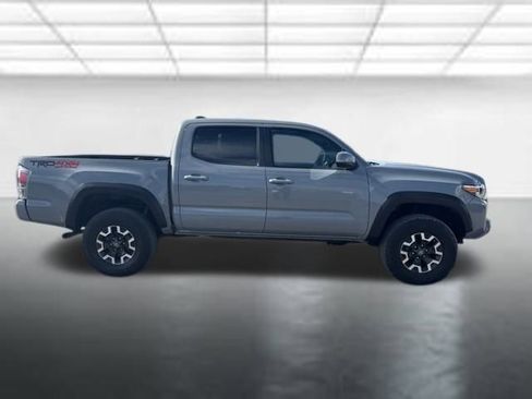 Used 2020 Toyota Tacoma TRD Off-Road w/ Technology Package image 3