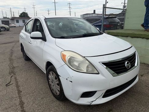 Used 2012 Nissan Versa SV FWD image 4