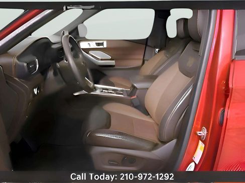 Used 2023 Ford Explorer King Ranch w/ Technology Package RWD image 17