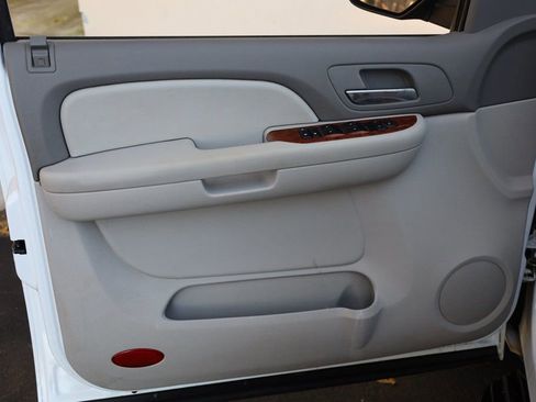 Used 2008 Chevrolet Suburban LT w/ LT Preferred Equipment Group image 13