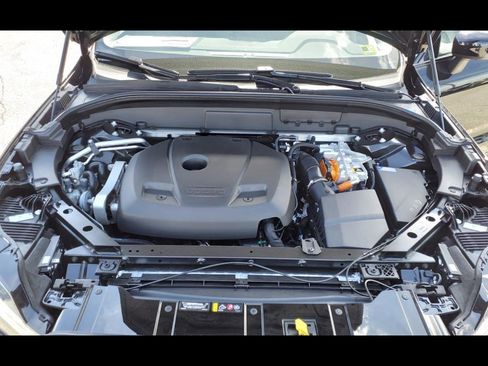 Certified 2025 Volvo XC60 T8 Plus w/ Climate Package image 9