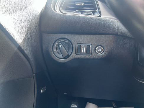 Certified 2023 Dodge Challenger SXT RWD image 15