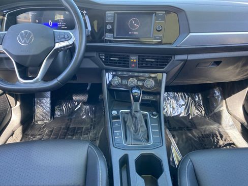 Used 2024 Volkswagen Jetta SE image 11