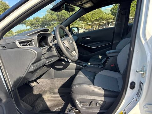 Used 2025 Toyota Corolla XSE FWD image 7
