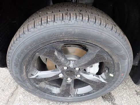 New 2025 Jeep Grand Cherokee Limited w/ Black Appearance Package image 11