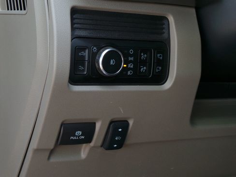 Used 2025 Ford F250 Platinum w/ Platinum Plus Package AWD/4WD image 35