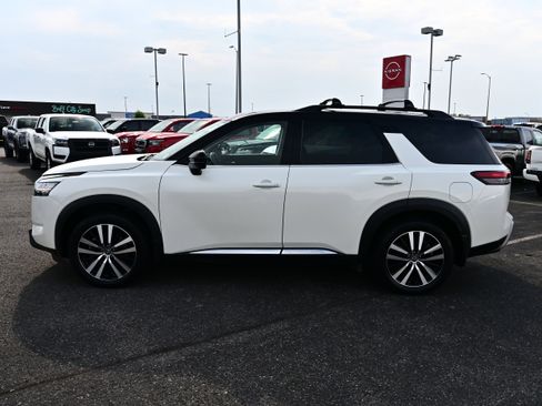 Certified 2024 Nissan Pathfinder Platinum AWD/4WD image 5