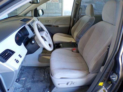 Used 2012 Toyota Sienna LE AWD/4WD image 9