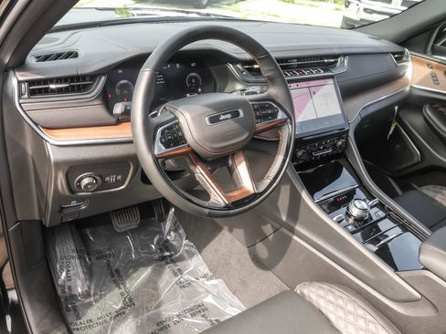 New 2025 Jeep Grand Cherokee Summit w/ Obsidian Package image 5