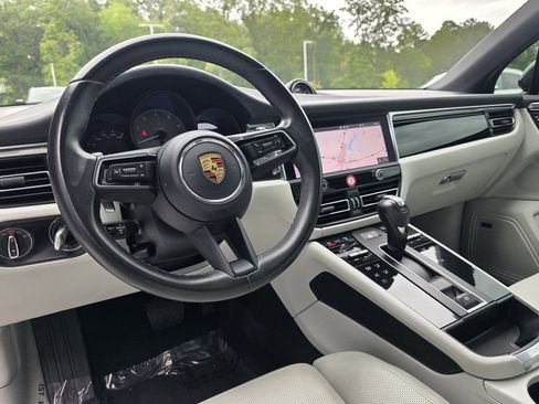 Certified 2023 Porsche Macan S AWD/4WD image 4