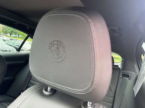 Used 2023 Alfa Romeo Stelvio Veloce AWD/4WD image 33