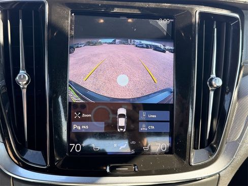 Used 2022 Volvo S60 B5 R-Design image 18