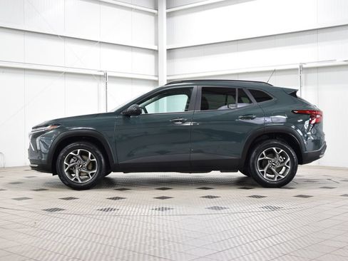 Used 2025 Chevrolet Trax LT w/ Driver Confidence Package FWD image 4