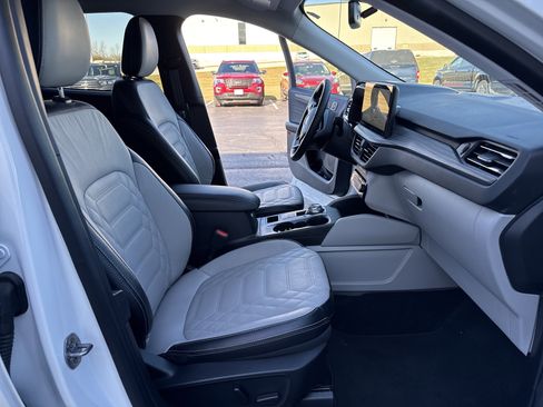 Used 2024 Ford Escape Platinum w/ Premium Technology Package image 30