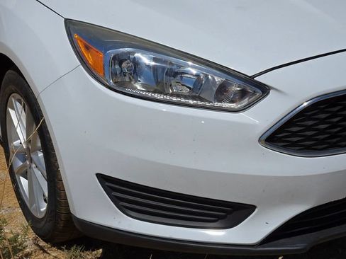 Used 2018 Ford Focus SE FWD image 4