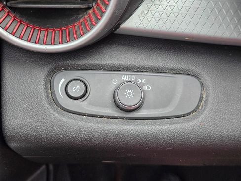 Used 2024 Chevrolet Trax RS FWD image 24