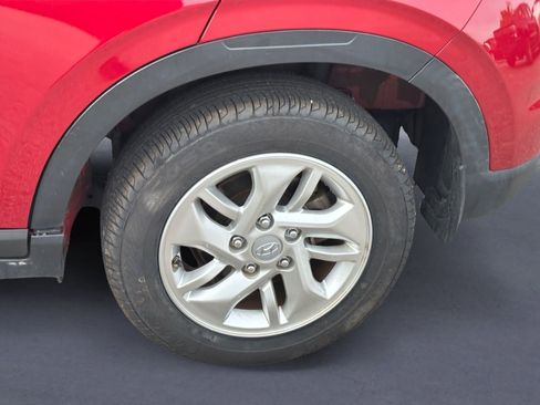 Used 2020 Hyundai Venue SEL FWD image 3