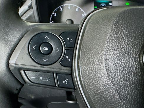 Used 2024 Toyota Corolla Cross SE image 16