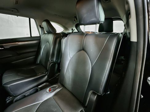 Certified 2020 Toyota Highlander Limited AWD/4WD image 24