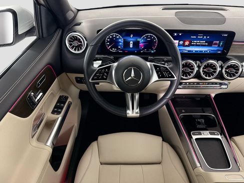 Used 2025 Mercedes-Benz GLB 250 image 10