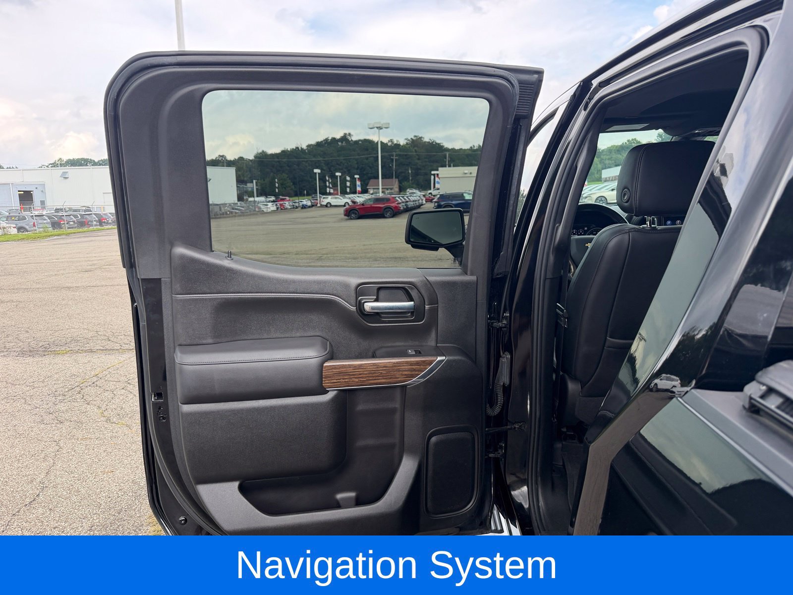 Used 2022 Chevrolet Silverado 1500 High Country w/ LPO, Dark Essentials Package AWD/4WD image 26