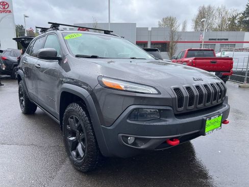 Used 2018 Jeep Cherokee Trailhawk image 1