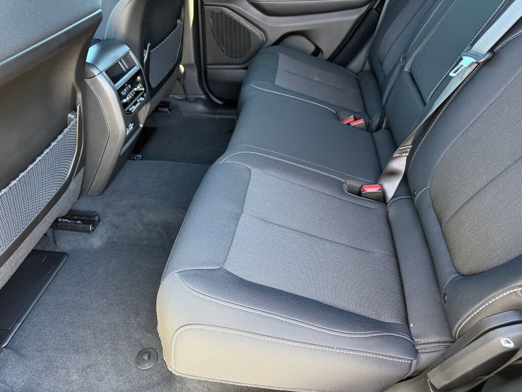 New 2027 Jeep Grand Cherokee Laredo RWD image 10