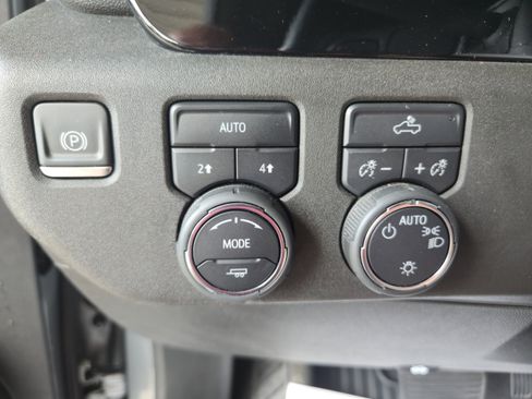 Used 2023 Chevrolet Silverado 1500 LT AWD/4WD image 17