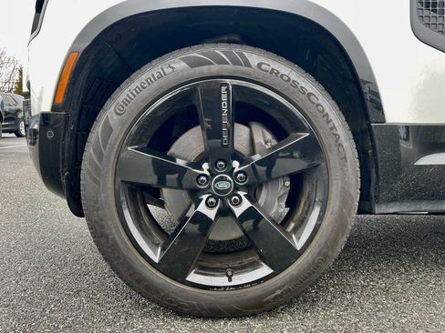 Used 2024 Land Rover Defender 110 X-Dynamic SE image 9