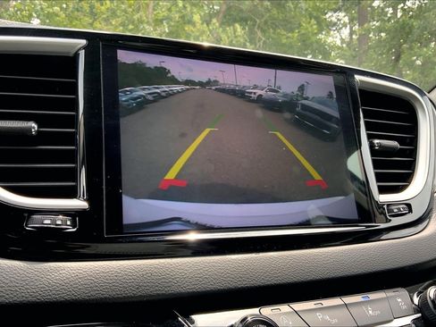 Used 2024 Chrysler Pacifica Touring-L FWD image 23