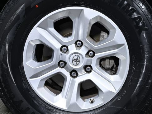 Certified 2023 Toyota 4Runner SR5 AWD/4WD image 32