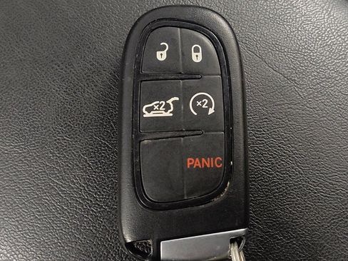 Used 2019 Jeep Cherokee Limited image 32