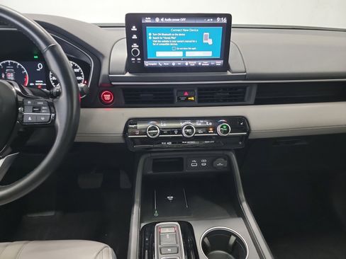 Used 2025 Honda Pilot Touring image 20