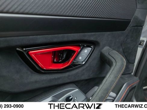 Used 2023 Lamborghini Urus Performante AWD/4WD image 44