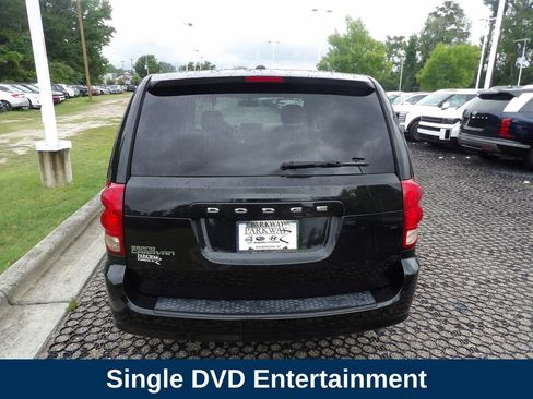 Used 2017 Dodge Grand Caravan SXT w/ Blacktop Package FWD image 7