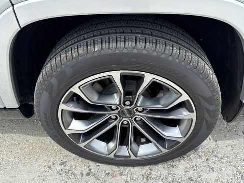 Certified 2024 Jeep Grand Wagoneer Series III AWD/4WD image 22