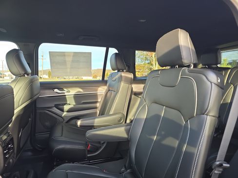 New 2025 Jeep Grand Cherokee L Limited image 14